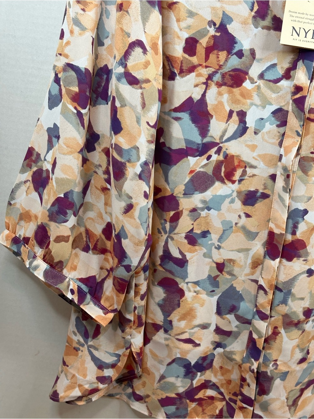 NYDJ Floral Print V-Neck Blouse in Cream and Purple, size 2X, NWT - Picture 4 of 6